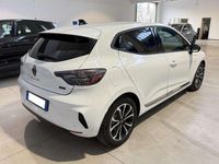 Usata Renault Clio V Techno 145 CV (106 kW) 2024 Bianco metallizzato Berlina