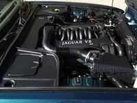 Usata Jaguar XJ8 Executive 284 CV (208 kW) 2001 Verde Berlina