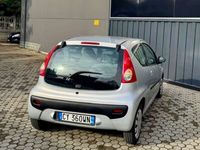 Usata Peugeot 107 68 CV (50 kW) 2005 Argento Utilitaria