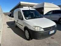 Usata Opel Combo 75 CV (55 kW) 2008 Monovolume