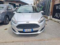 Usata Ford Fiesta 60 CV (44 kW) 2015 Grigio Berlina