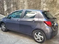 Usata Toyota Yaris Hybrid Active 73 CV (53 kW) 2016 Grigio Berlina