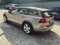 Usata Volvo V60 CC Pro 190 CV (139 kW) 2019 Grigio Station wagon