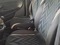 Usata Lancia Ypsilon 70 CV (51 kW) 2017 Grigio Utilitaria