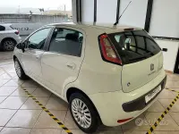 Usata Fiat Grande Punto Dynamic 77 CV (56 kW) 2010 Bianco Utilitaria