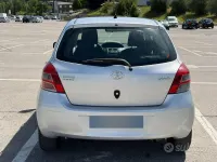 Usata Toyota Yaris 69 CV (50 kW) 2010 Grigio Utilitaria