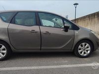 Usata Opel Meriva Selection 110 CV (80 kW) 2011 Grigio Monovolume