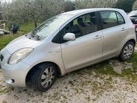 Usata Toyota Yaris 90 CV (66 kW) 2007 Grigio Utilitaria