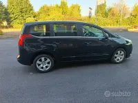 Usata Peugeot 5008 Business-Line 112 CV (82 kW) 2010 Nero Monovolume