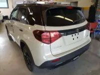 Nuova Suzuki Vitara 110 CV (80 kW) 2026 Avorio africa tetto nero SUV