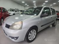 Usata Renault Clio II Authentique 58 CV (42 kW) 2007 Grigio Berlina