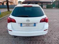 Usata Opel Astra Cosmo 140 CV (102 kW) 2012 Bianco Station wagon