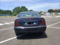 Usata Mercedes E220 Elegance 150 CV (110 kW) 2004 Blu/azzurro Berlina