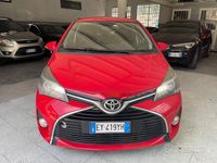 Usata Toyota Yaris Lounge 89 CV (65 kW) 2015 Rosso Berlina