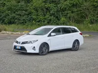 Usata Toyota Auris Touring Sports Cool 99 CV (72 kW) 2015 Bianco Station wagon