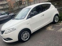Usata Lancia Ypsilon Gold 69 CV (50 kW) 2017 Bianco Utilitaria