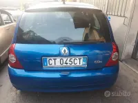 Usata Renault Clio II 75 CV (55 kW) 2005 Blu Berlina