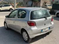 Usata Toyota Yaris Luna 87 CV (63 kW) 2003 Grigio Berlina