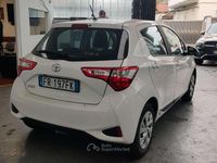 Usata Toyota Yaris Active 69 CV (50 kW) 2018 Bianco Berlina
