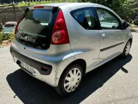 Usata Peugeot 107 54 CV (39 kW) 2006 Argento Utilitaria