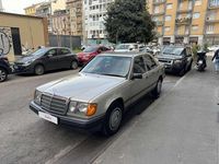 Usata Mercedes E200 122 CV (89 kW) 1986 Other Berlina