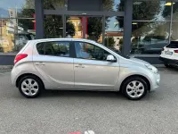 Usata Hyundai i20 Comfort 77 CV (56 kW) 2012 Argento Utilitaria