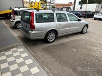 Usata Volvo V70 Momentum 163 CV (119 kW) 2005 Argento Station wagon