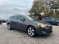 Usata Opel Astra Cosmo 160 CV (117 kW) 2011 Gray Station wagon