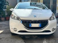 Usata Peugeot 208 Allure 68 CV (50 kW) 2014 Bianco Utilitaria