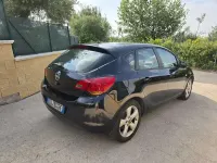 Usata Opel Astra Cosmo 110 CV (80 kW) 2011 Nero Berlina