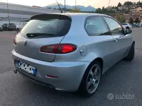 Usata Alfa Romeo 147 120 CV (88 kW) 2006 Grigio Utilitaria