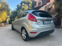 Usata Ford Fiesta 53 CV (38 kW) 2010 Grigio Berlina