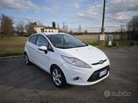 Usata Ford Fiesta 97 CV (71 kW) 2011 Bianco Utilitaria