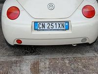 Usata VW New Beetle 101 CV (74 kW) 2004 Bianco Utilitaria