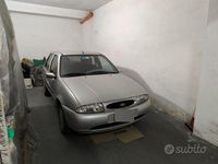 Usata Ford Fiesta 75 CV (55 kW) 1998 Grigio Utilitaria