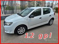 Begagnad Dacia Sandero Lauréate 75 HK (55 kW) 2013 Vit Sedan
