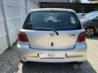 Usata Toyota Yaris Sol 68 CV (50 kW) 2001 Grigio Berlina