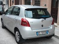 Usata Toyota Yaris 90 CV (66 kW) 2009 Grigio Berlina