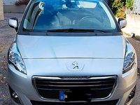 Usado Peugeot 5008 Active 115 HP (84 kW) 2013 Cinzento Sedan