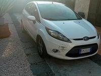 Usata Ford Fiesta 96 CV (70 kW) 2012 Bianco Utilitaria