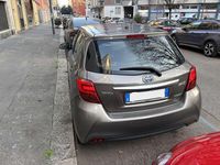 Usata Toyota Yaris Hybrid Active 73 CV (53 kW) 2017 Grigio Berlina