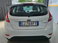 Usata Ford Fiesta 92 CV (67 kW) 2011 Bianco Berlina
