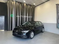 Usata VW Golf VIII Life 131 CV (96 kW) 2022 Grigio Berlina