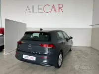 Usata VW Golf VIII Life 116 CV (85 kW) 2022 Grigio Berlina