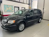 Usata Lancia Voyager 163 CV (119 kW) 2012 Grigio Monovolume