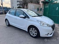 Usata Peugeot 208 Active 81 CV (59 kW) 2014 Bianco Utilitaria
