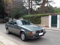 Usata Alfa Romeo 75 120 CV (88 kW) 1988 Grigio Berlina