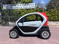 Usata Renault Twizy Life 12 kW (17 CV) 2021 Rosso e bianco Utilitaria