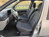 Usata Renault Clio II Expression 58 CV (42 kW) 2003 Argento Berlina
