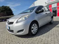 Usata Toyota Yaris 69 CV (50 kW) 2011 Argento Utilitaria